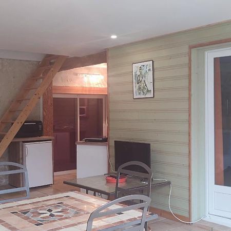 Gite Cosy, Sur Jardin, Terrasse Privee, Parking Au Calme En Rdc Gémozac Εξωτερικό φωτογραφία