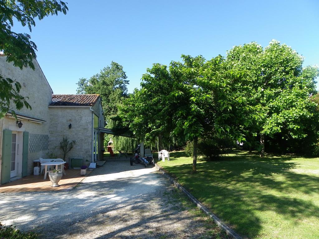 Gite Cosy, Sur Jardin, Terrasse Privee, Parking Au Calme En Rdc Gémozac Εξωτερικό φωτογραφία