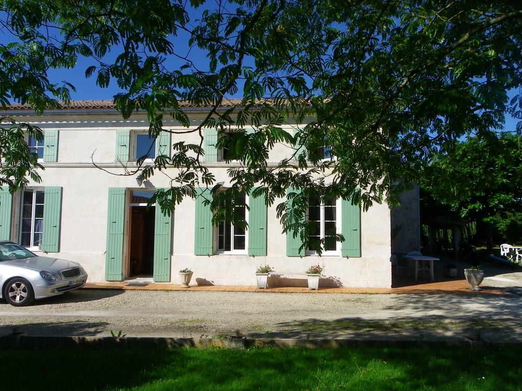 Gite Cosy, Sur Jardin, Terrasse Privee, Parking Au Calme En Rdc Gémozac Εξωτερικό φωτογραφία