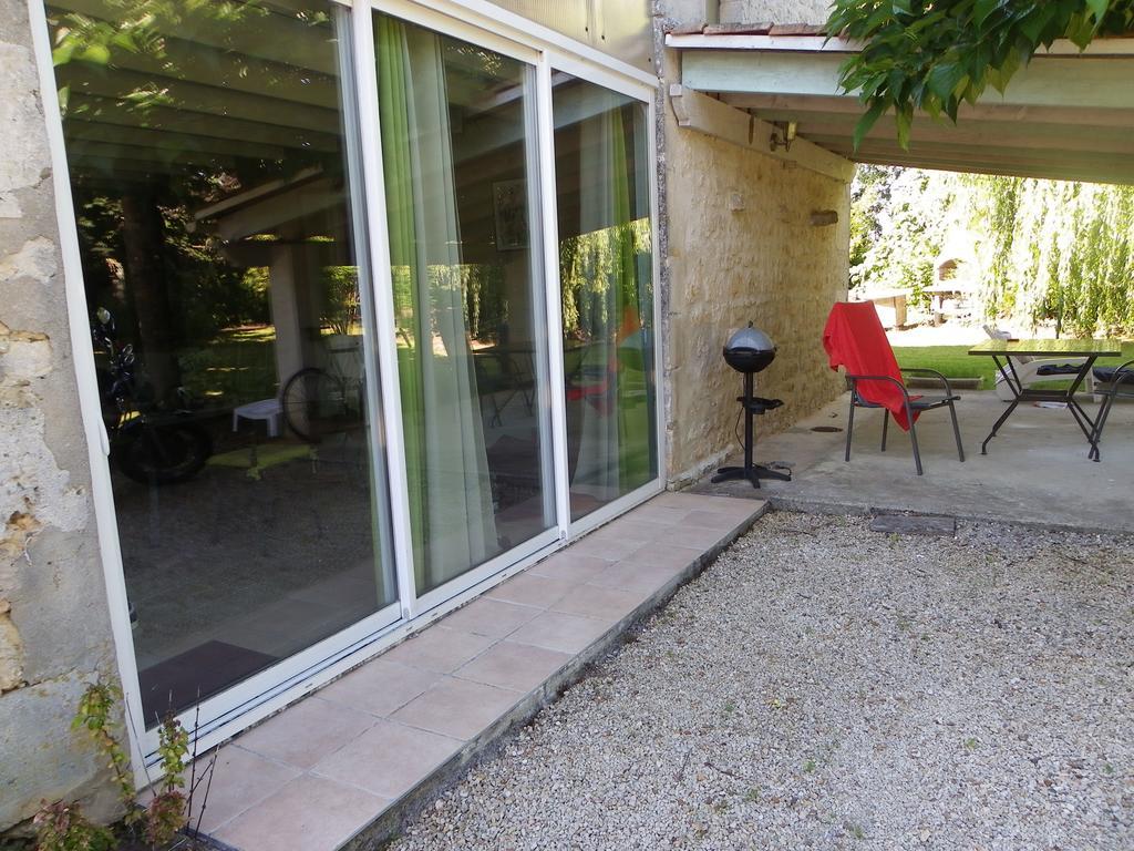 Gite Cosy, Sur Jardin, Terrasse Privee, Parking Au Calme En Rdc Gémozac Εξωτερικό φωτογραφία