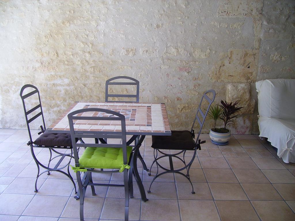 Gite Cosy, Sur Jardin, Terrasse Privee, Parking Au Calme En Rdc Gémozac Εξωτερικό φωτογραφία